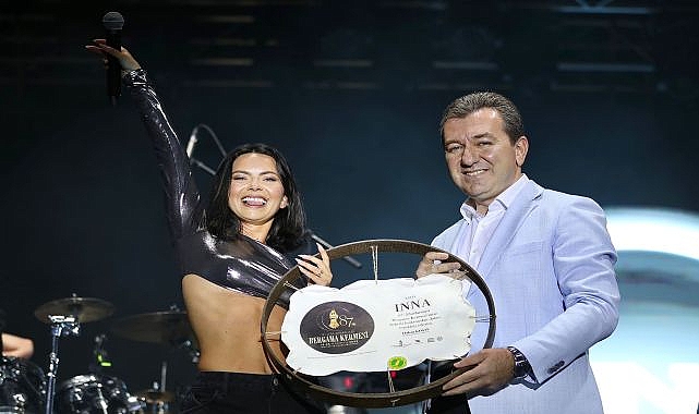 Bergama'da Inna konserini 10 bin kişi izledi