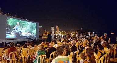Açık havada sinema keyfi devam ediyor