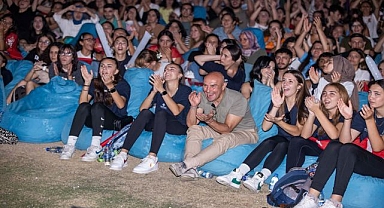 Başkan Soyer şampiyonluk maçını gençlerle izledi