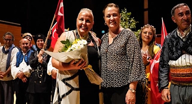 İzmirli muhtarlar, müzikal için sahnedeydi
