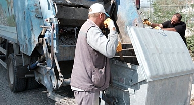 Bergama’da çöp konteynerleri temizleniyor
