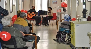 Hastane koridorlarında bayram coşkusu