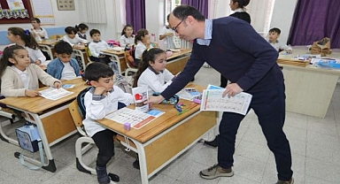 Bayraklı Belediyesi hayvan sevgisini aşılıyor