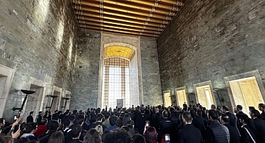 Genç İzmir Anıtkabir'de