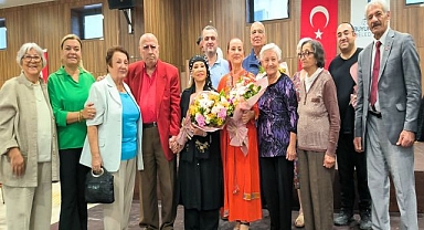 Huzurevinde Bedia Akartürk konseri