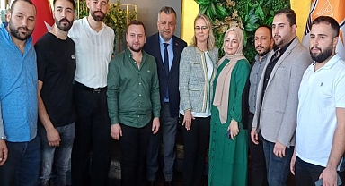 “İzmir sele teslim oldu, Başkan yurtdışında”