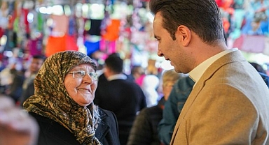 AK Partili Çiftçioğlu, Karşıyaka’yı karış karış geziyor