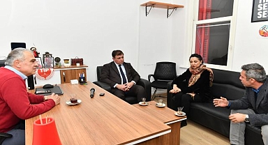 Cemil Tugay, TİP İzmir örgütünü ziyaret etti