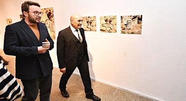 Depremzedeler yararına sergi açtı