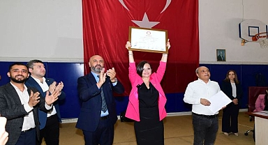 Başkan Kınay mazbatasını aldı