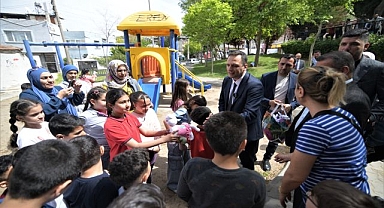Bornovalı çocuklara bayram oyuncakları