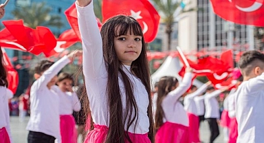 İzmir 23 Nisan’ı coşkuyla kutluyor