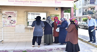 İzmirliler’den Başkan Tugay’a “ekmek” teşekkürü