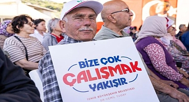 Çiftçilerin Çilek Hasadına Katıldı