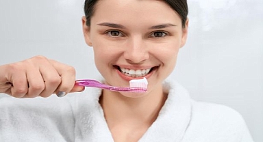 Ağız kokusuna yol açan 6 neden