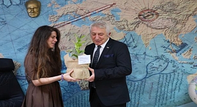 Çeşme Belediyesinden öğretmenlere anlamlı 24 Kasım hediyesi 