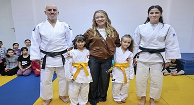 Geleceğin judocuları Konak’ta yetişiyor: Sarı kuşaklar Başkan Mutlu’dan
