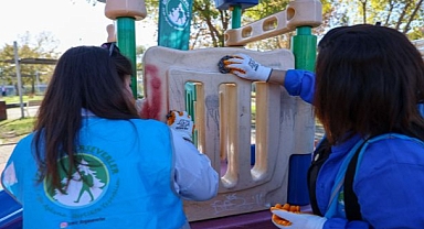 İzmirli gönüllüler el ele vererek doğa için temizlediler