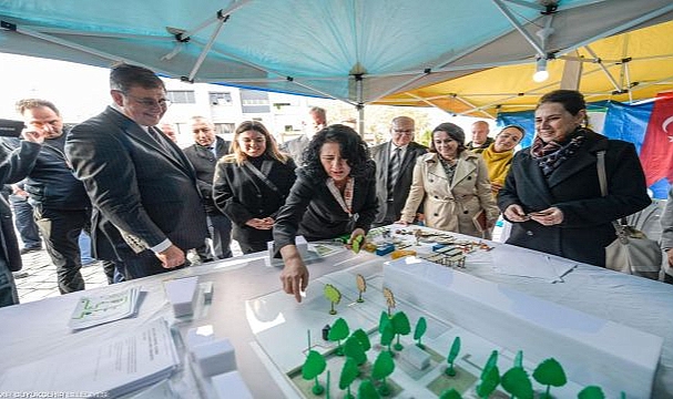 Kınık Cumhuriyet Meydanı yenileniyor