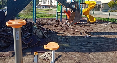 Ayvalık’ta Park ve Bahçeler Ekipleri 7/24 Görev Başında