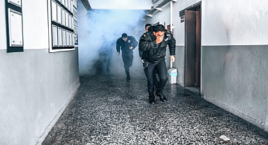 İtfaiye ekiplerinden polis okulunda yangın tatbikatı