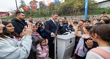 Park tamam sırada iki spor sahası var