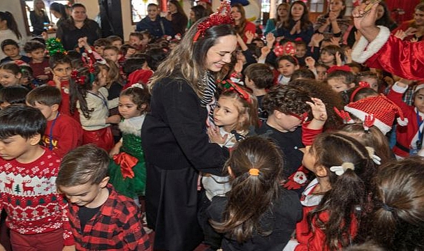 Yuvamız İzmirli çocuklara yeni yıl sürprizi