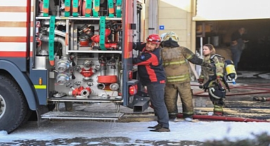 Fabrika yangını kısa sürede kontrol altına alındı