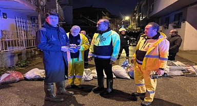 İzmir’de ekipler gece boyunca sahada