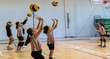 Karşıyaka Belediyesi’nden voleybol turnuvası