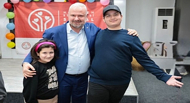 Menemen'de özel çocukların karne sevinci yürekleri ısıttı