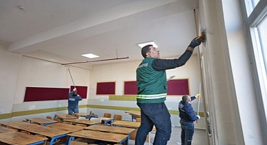 Öğrenciler tatilde, Konak Belediyesi ekipleri iş başında