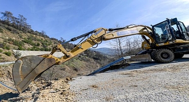 Çöken yolda çalışmalar başladı