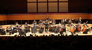 İzmir Oda Orkestrası, dünyaca ünlü keman sanatçısı Küden ile aynı sahnede
