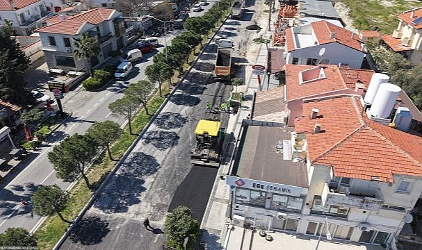 Çeşme’nin yolları yaza hazırlanıyor