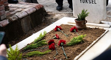 İzmirli usta gazeteci mezarı başında anıldı