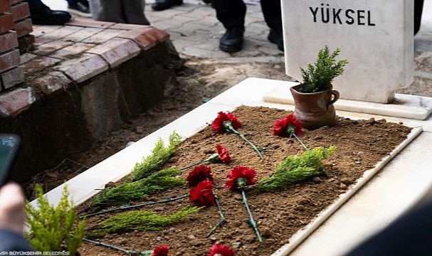 İzmirli usta gazeteci mezarı başında anıldı