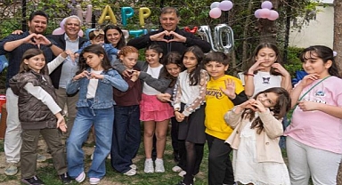 Başkan Tugay’dan Hasanağa Bahçesi’nde sıcak hafta sonu buluşması