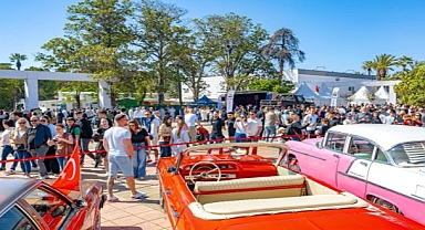 Klasik Otomobil Sergisi ziyaretçilerini zaman yolculuğuna çıkardı 