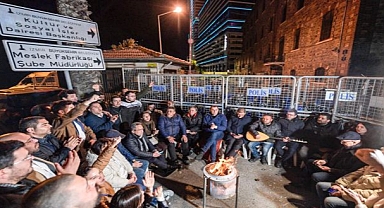 Meslek Fabrikası önünde gece nöbeti