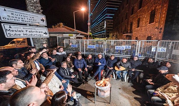 Meslek Fabrikası önünde gece nöbeti