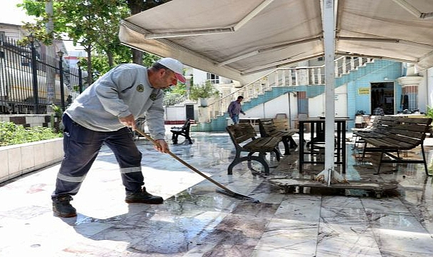Buca’da ibadethaneler bayrama hazırlandı