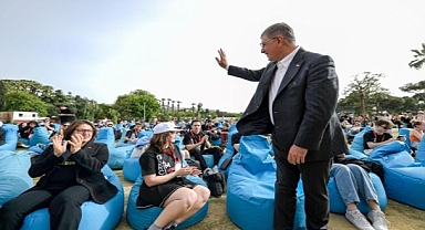 İzmir gençlere alan açıyor