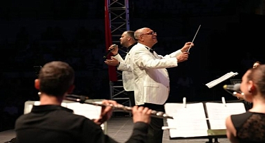 Edip Akbayram ve Volkan Konak şarkılarla anıldı