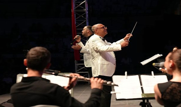 Edip Akbayram ve Volkan Konak şarkılarla anıldı