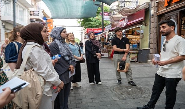Tarık Dursun K.’nin izinde İzmir turu