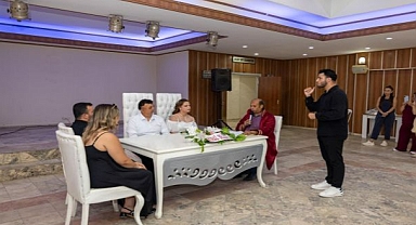 Aşka işaret diliyle “evet” dediler