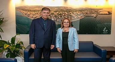 Başkan Tugay Güzelbahçe'de esnaf ve vatandaşlarla buluştu