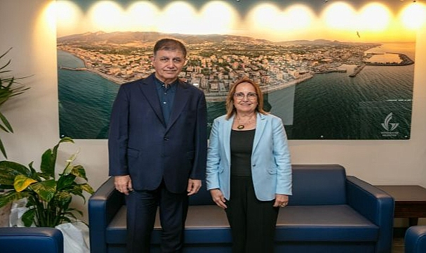 Başkan Tugay Güzelbahçe'de esnaf ve vatandaşlarla buluştu