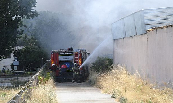 Bornova’da ot yangını büyümeden söndürüldü